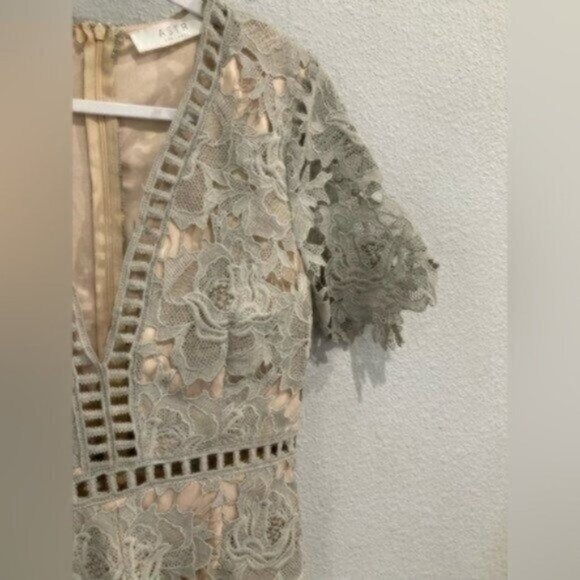 ASTR Revolve Boho Ethereal Cottagecore Neutral Embroidered Romper - Picture 5 of 12